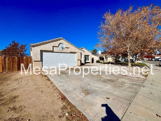 Foto del edificio - 13156 Bennington Dr