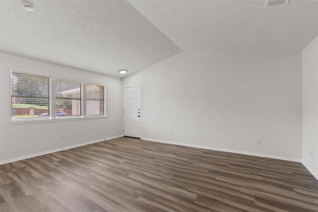 Building Photo - 11411 Walnut Ridge Dr