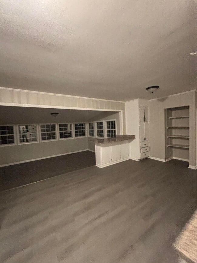 Building Photo - 2458 Leslie Cir