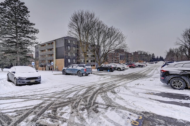 Building Photo - Lakeview Towers Apartments