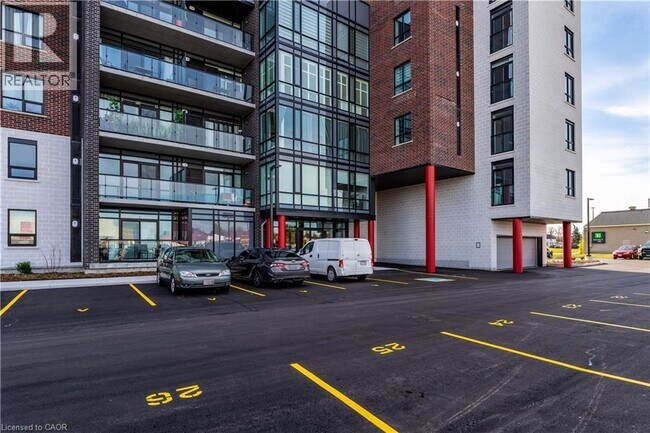 Building Photo - 5 Hamilton St N