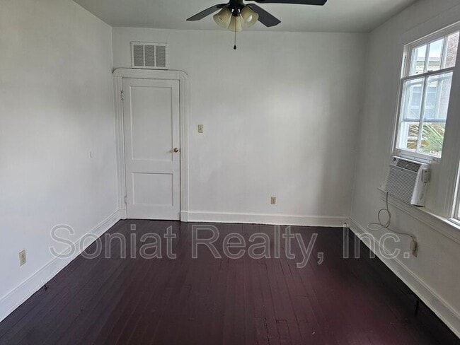 Photo - 215 N Pierce St Apartment