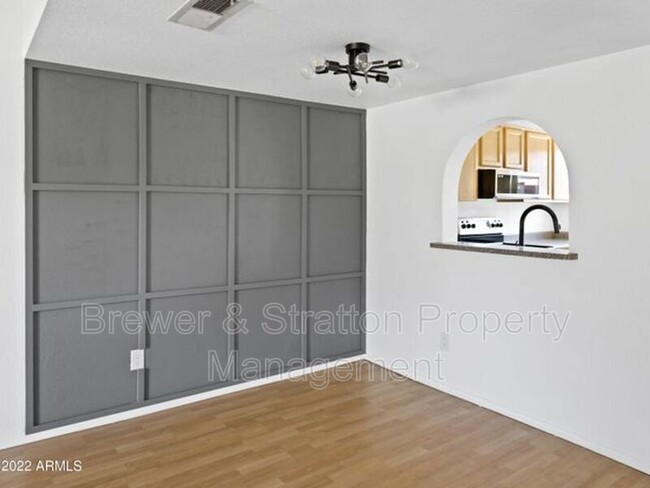 Building Photo - 1333 S Mitchell Dr