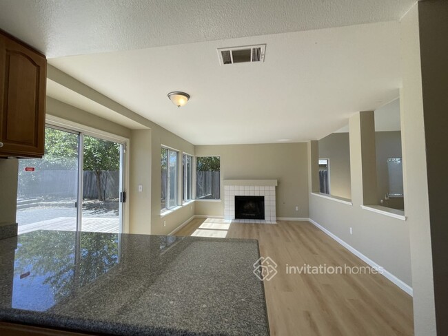 Building Photo - 1419 Gateway Dr