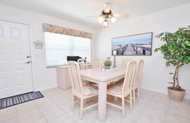 Foto del edificio - Two Free Weeks for Annual! **** THIS CUTE 2/2 FIRST FLOOR CONDO IN PIPER'S POINTE*** NAPLES**** A...