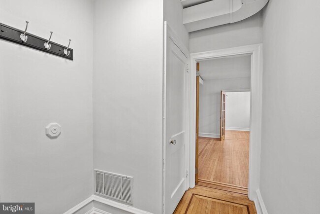 Foto del edificio - 87 E Butler Ave