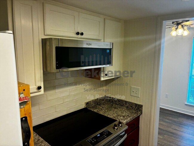 Foto del edificio - 101 Sandlewood Dr