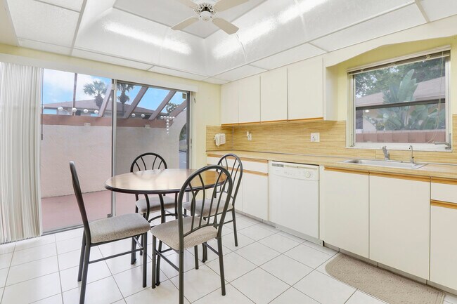 Building Photo - 13759 Date Palm Ct