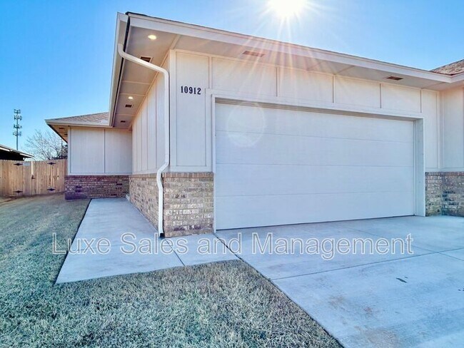Foto del edificio - 10912 Oak Holw Ln