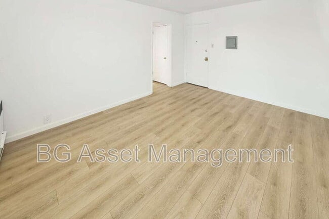 Building Photo - 2039 MacArthur Blvd