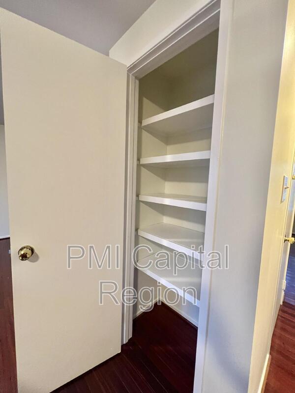 Foto del edificio - 7847 Archbold Terrace