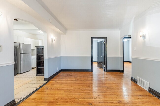 Foto del edificio - 2453 W 56th St