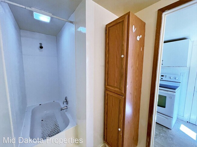 Foto del edificio - 2 br, 1 bath House - 208 E 10th