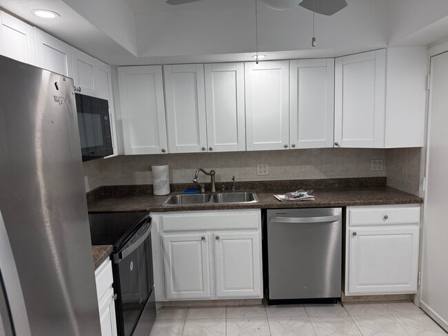 Building Photo - 4500 N Flagler Dr