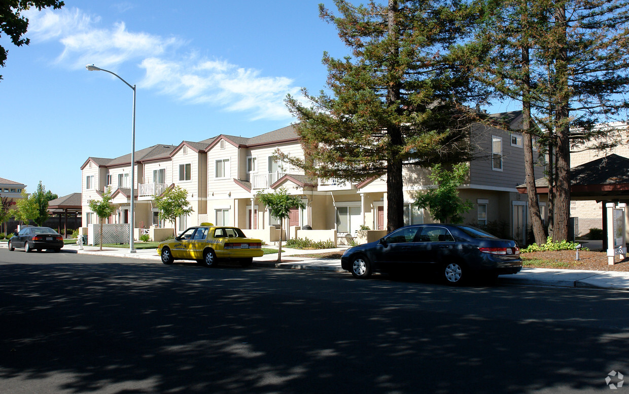 Building Photo - Marketplace Apartments