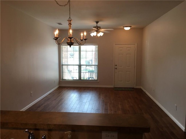 Building Photo - 575 S Virginia Hills Dr
