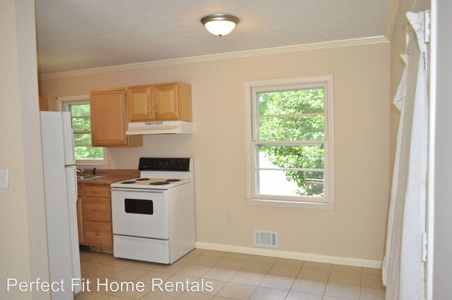 Building Photo - 3 br, 1 bath House - 5040 S.Cobb School Road
