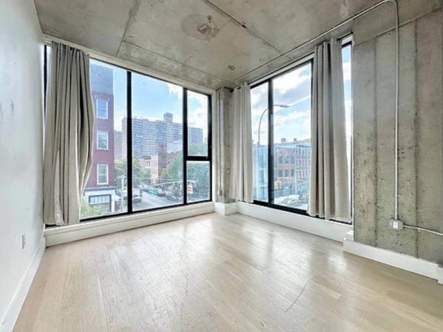 Foto del edificio - 3 bedroom in BROOKLYN NY 11206