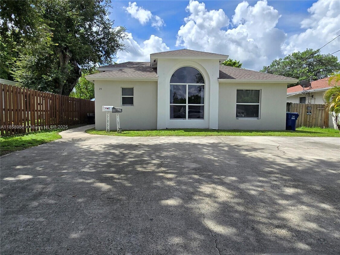 Primary Photo - $3,100MONTHLY;35 SW 7TH ST #2 HALLENDALE B...