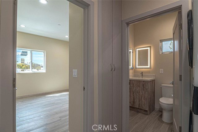 Foto del edificio - 18748 Collins St