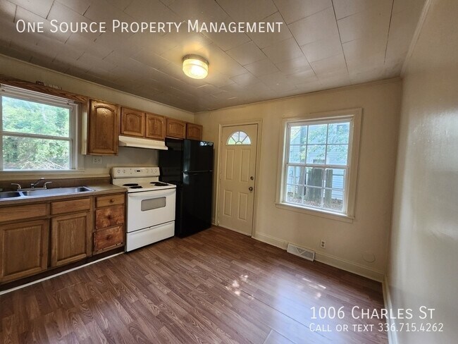 Photo - 1006 Charles St- House
