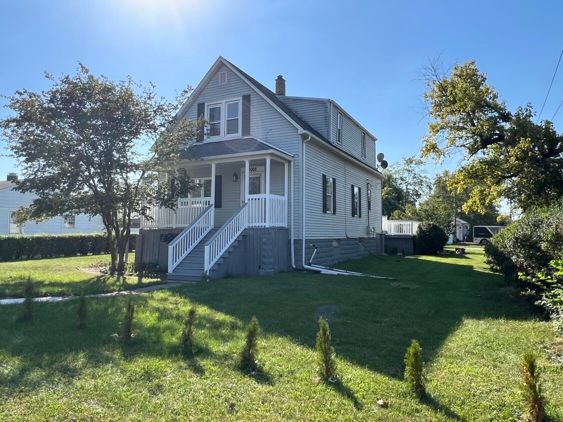 Primary Photo - 3002 Green St