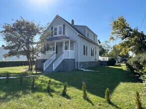 Building Photo - 3002 Green St Building Photo - 3002 Green St