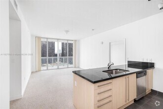 Building Photo - 1111 SW 1st Ave