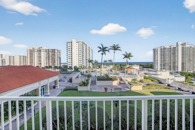 Foto del edificio - 3020 NE 32nd Ave