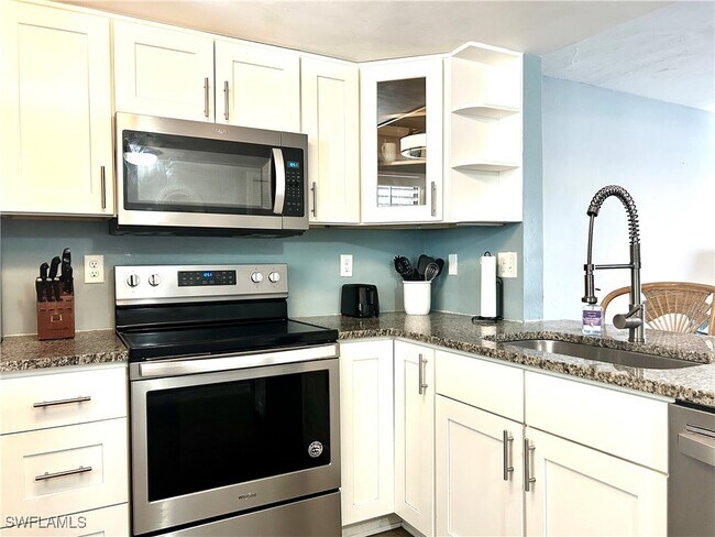 Building Photo - 4534 SE 5th Pl