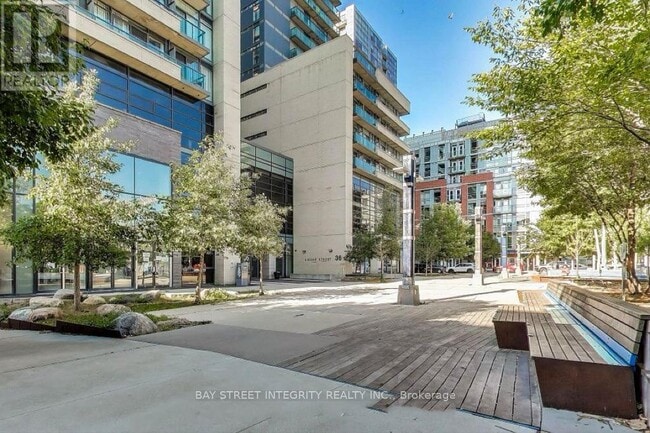 Building Photo - 36 Lisgar St
