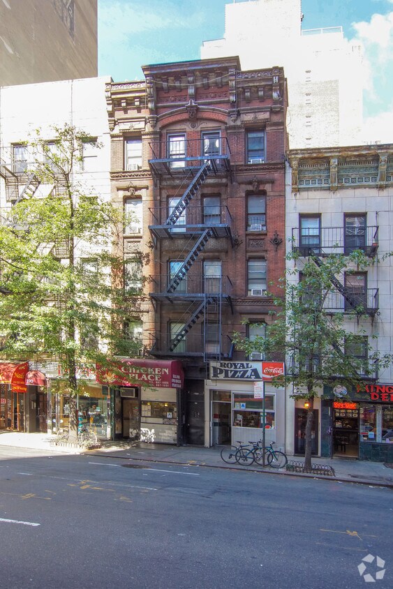 Building Photo - 592 Third Ave