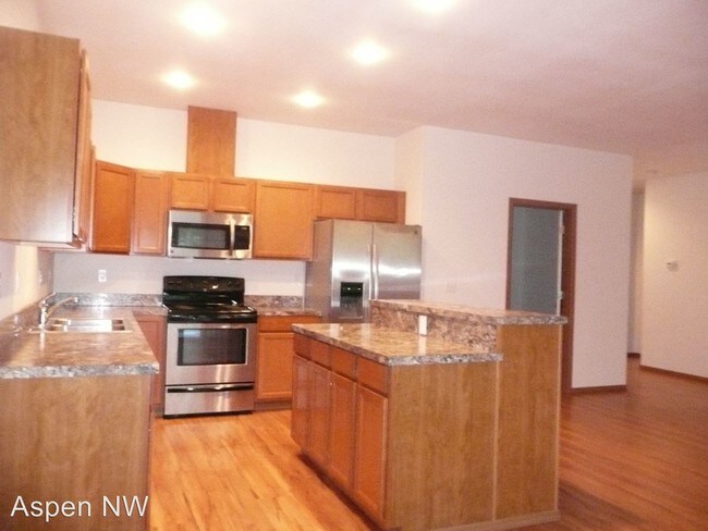 Foto del edificio - 14001 87th Avenue Ct NW