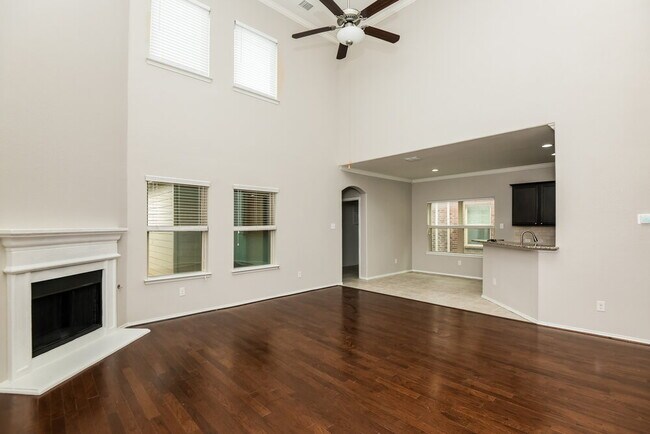 Building Photo - 5864 Fir Tree Ln