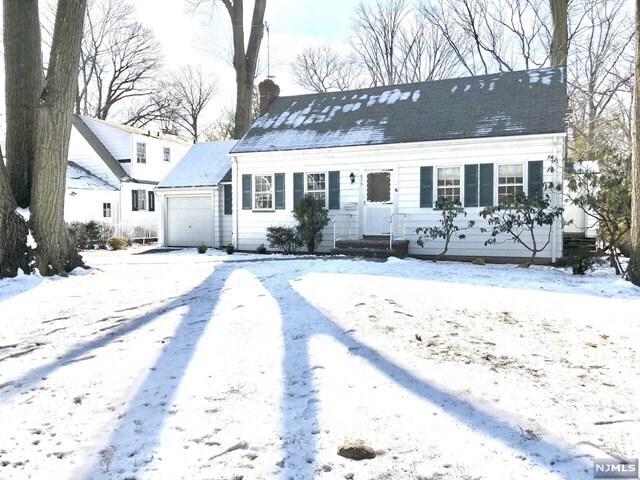 Primary Photo - 879 Midland Rd