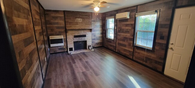 Building Photo - 329 Newport Rd