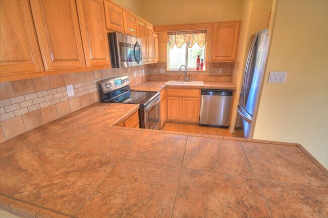 Building Photo - 10028 Del Chaparral Ct NE
