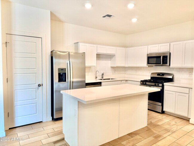 Foto del edificio - 948 E Wiley Way