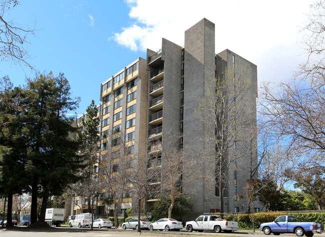 Building Photo - Oak Center Towers