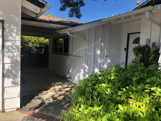 camino de brisa - 5646 Maynard Ave