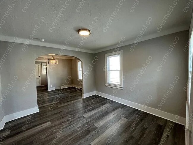 Foto del edificio - 3355 Curwood St