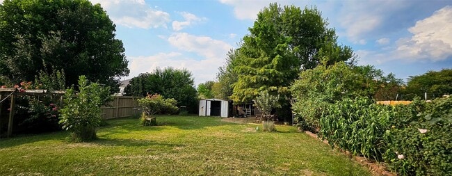 Building Photo - 911 Richview Dr