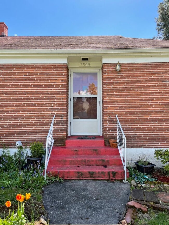 Building Photo - H3309-3311