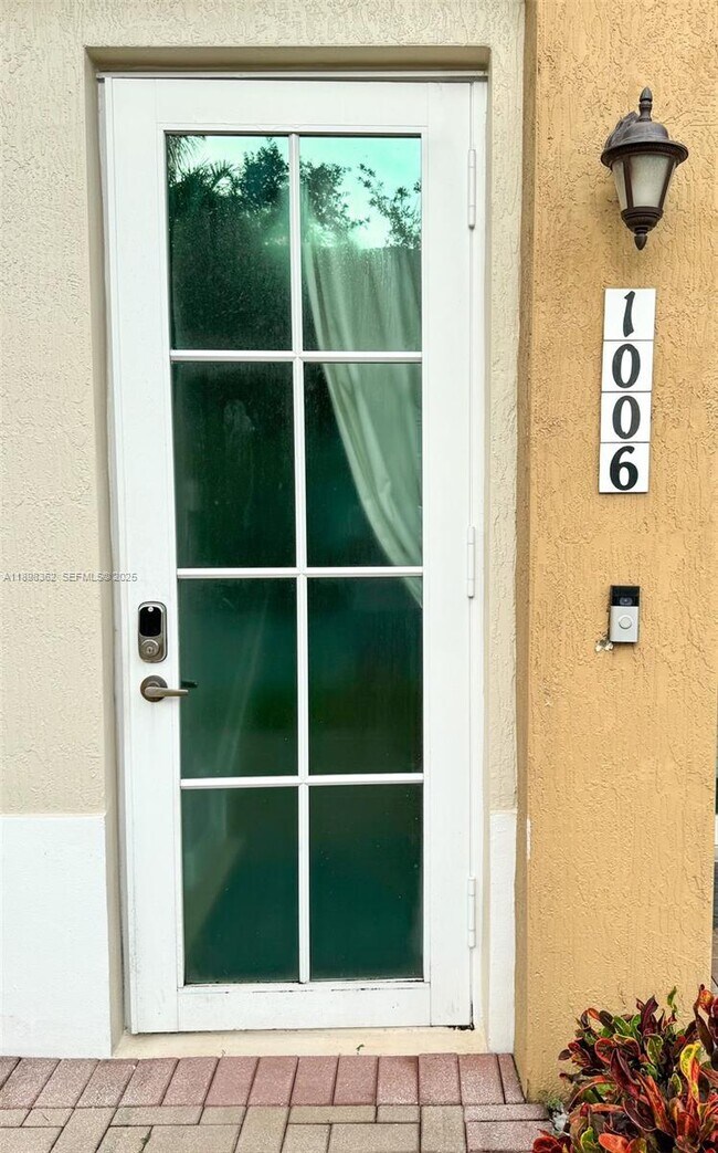 Foto del edificio - 1006 SW 147th Ave