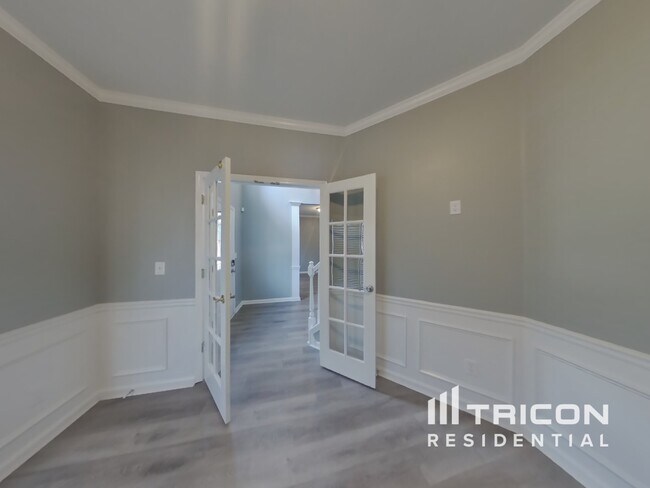 Foto del edificio - 1315 Bridle Path Dr