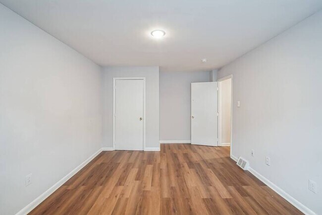 Building Photo - 886 N 42nd St