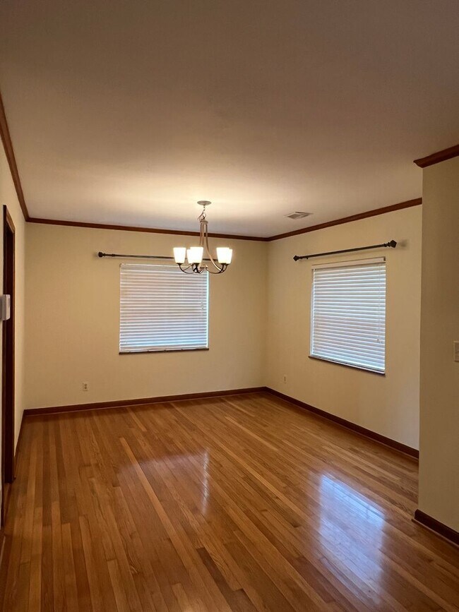 Building Photo - Enjoy the East Hill Charm with a $200 off ...