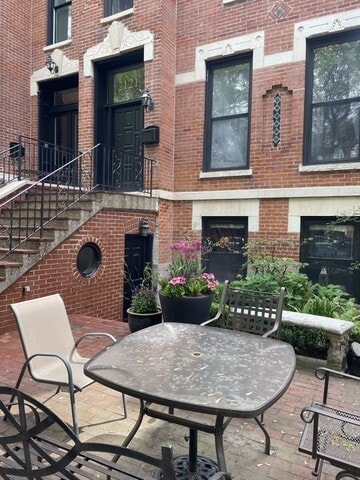 Building Photo - 2121 N Bissell St