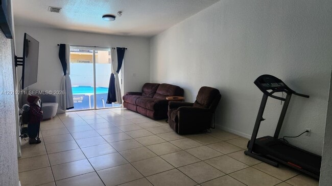 Building Photo - 3926 SW 48th Ave