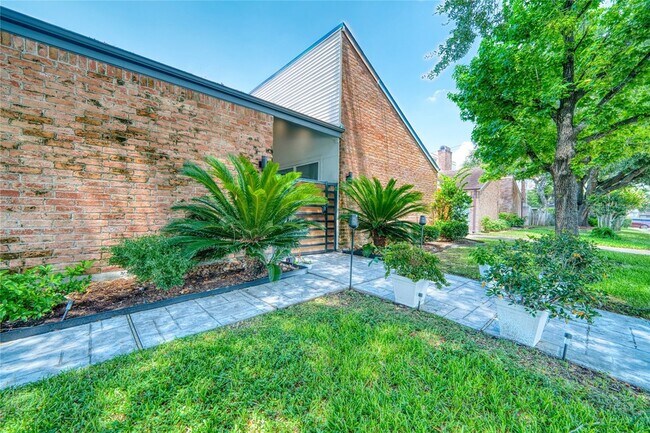 Building Photo - 7606 Portal Dr